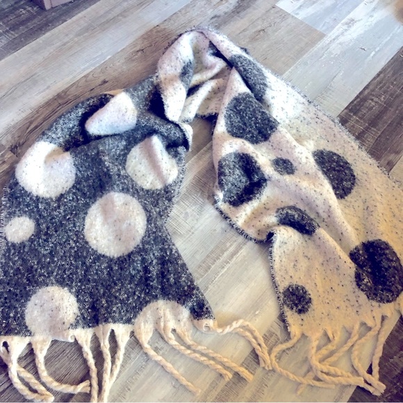 unbranded Accessories - Unbranded cream and gray chunky knit large scarf wrap